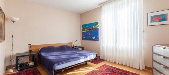 4 bedrooms House in Saint-Maur-des-Fosses, France No. 165719 8