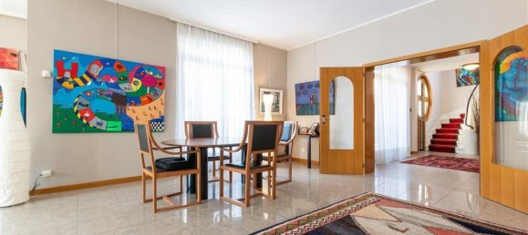 4 bedrooms House in Saint-Maur-des-Fosses, France No. 165719 3