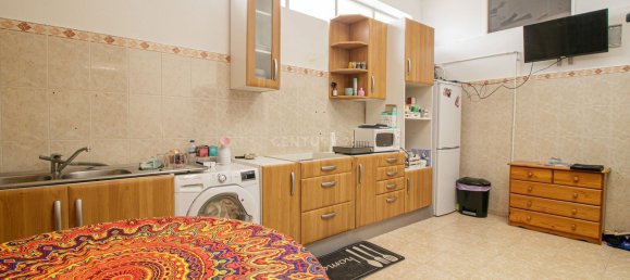 65m² Commercial property in Portimao, Portugal No. 153100 11