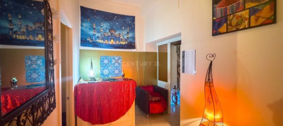 65m² Commercial property in Portimao, Portugal No. 153100 2