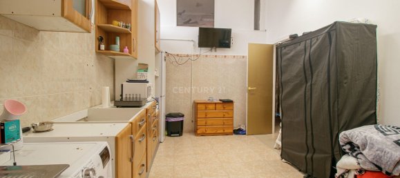 65m² Commercial property in Portimao, Portugal No. 153100 12