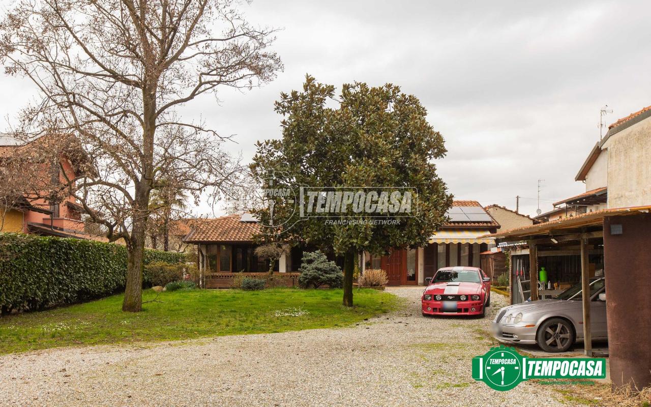 5-Zimmer Villa in Bellinzago Novarese, Italy, Nr. 38170