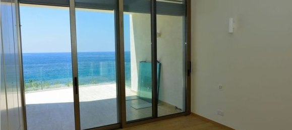 3 bedrooms Villa in Chloraka, Cyprus No. 32198 8