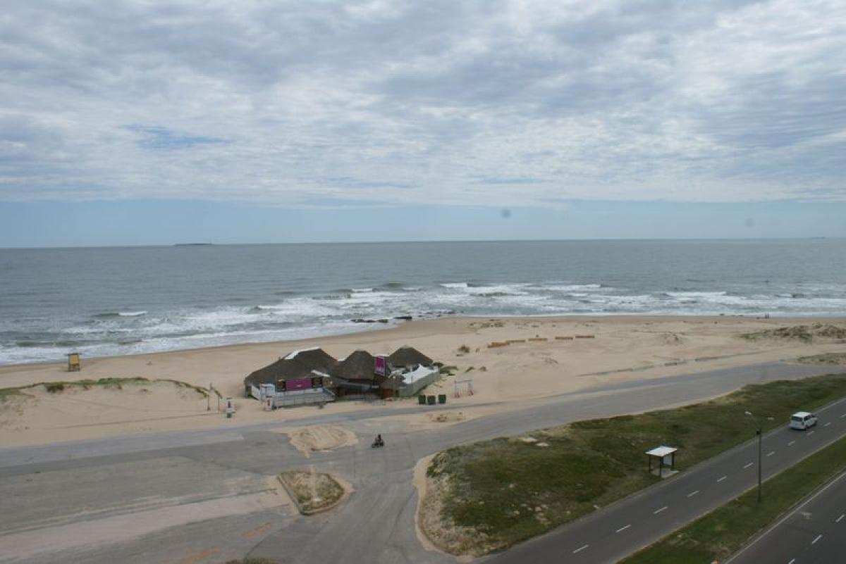 2 bedrooms Apartment in Maldonado, Uruguay No. 2965