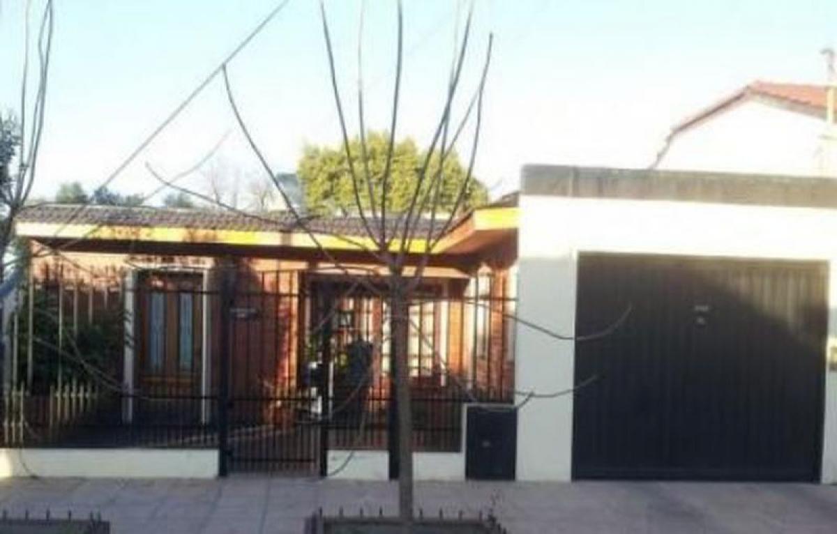 3 bedrooms House in Ituzaingo, Argentina No. 92233