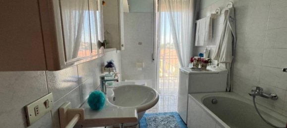 3غرفة شقة في Carimate, Italy رقم 22413 36