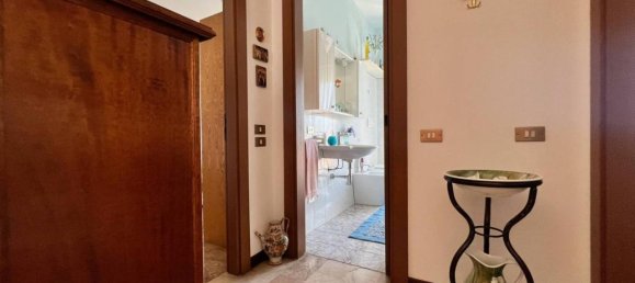 3غرفة شقة في Carimate, Italy رقم 22413 41