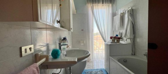 3غرفة شقة في Carimate, Italy رقم 22413 44