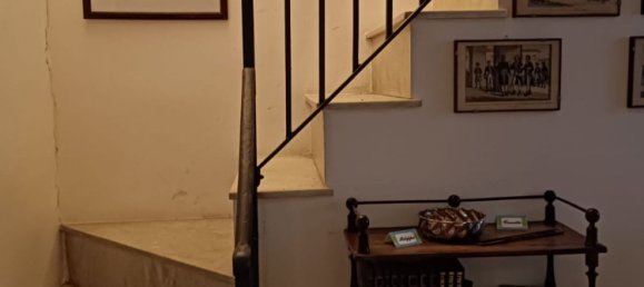 5 rooms Apartment in Rome, Italy No. 202619 3