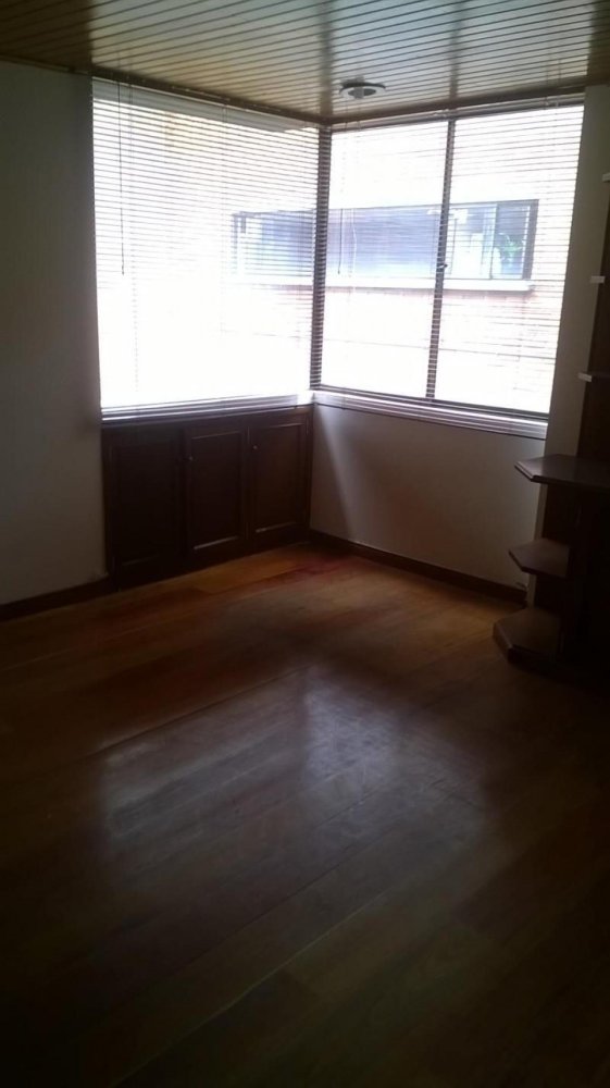 Casa de 3 dormitorios en Bogotá, Colombia No. 13225