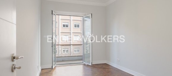 3 bedrooms Apartment in Lisbon, Portugal No. 13052 19