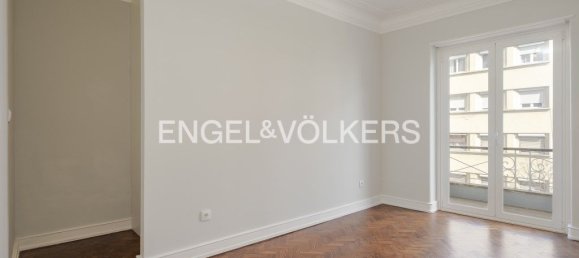 3 bedrooms Apartment in Lisbon, Portugal No. 13052 16
