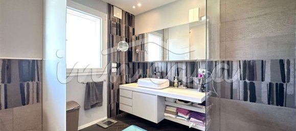 9 bedrooms House in Rimini, Italy No. 326385 12