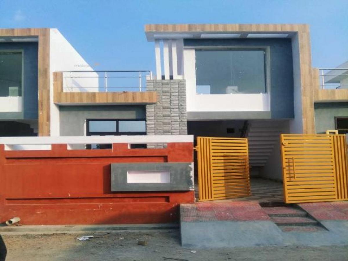 2 bedrooms House in Lucknow, India No. 42296