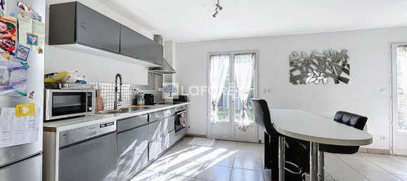 3 bedrooms House in Saint-Cyr-l'Ecole, France No. 181585 6