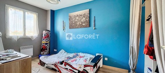 3 bedrooms House in Saint-Cyr-l'Ecole, France No. 181585 12