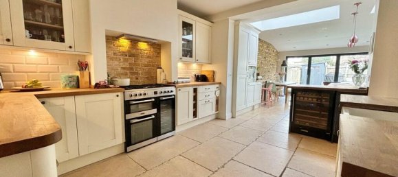 4 bedrooms Commercial property in Beckenham, United Kingdom No. 1129 13