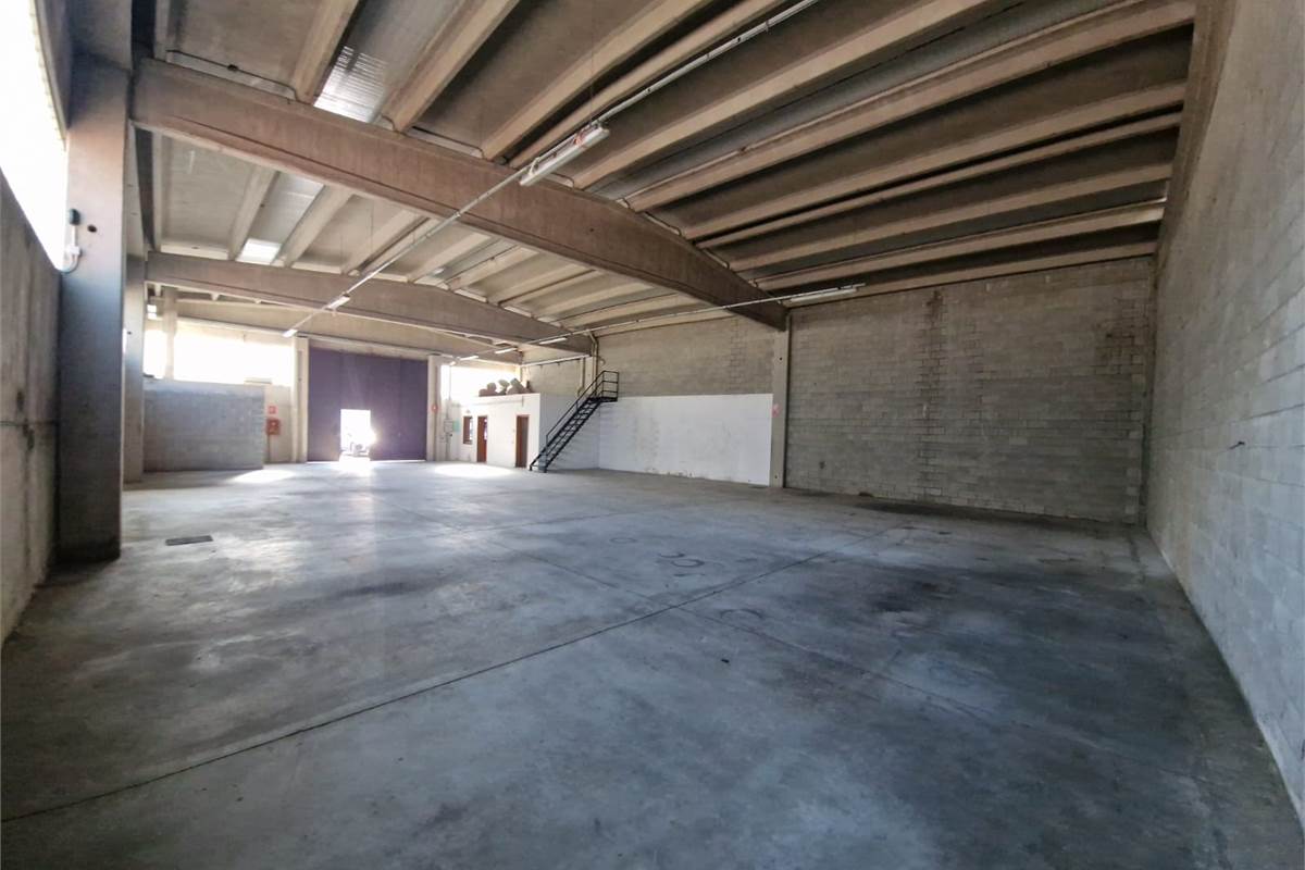 Armazém de 2 divisões em Senna Comasco, Italy N.º 373661