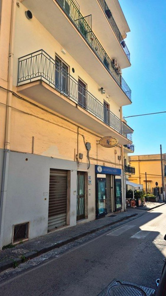 Apartamento de 7 habitaciónes en Pompei, Italy No. 8781