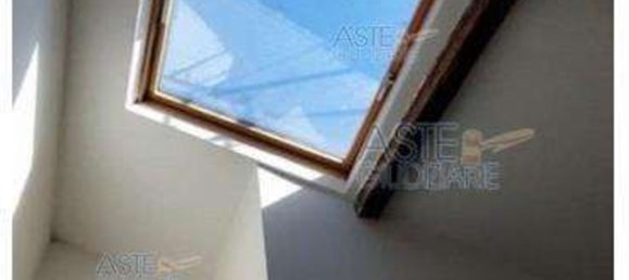 3 rooms Apartment in Livorno, Italy No. 50952 4