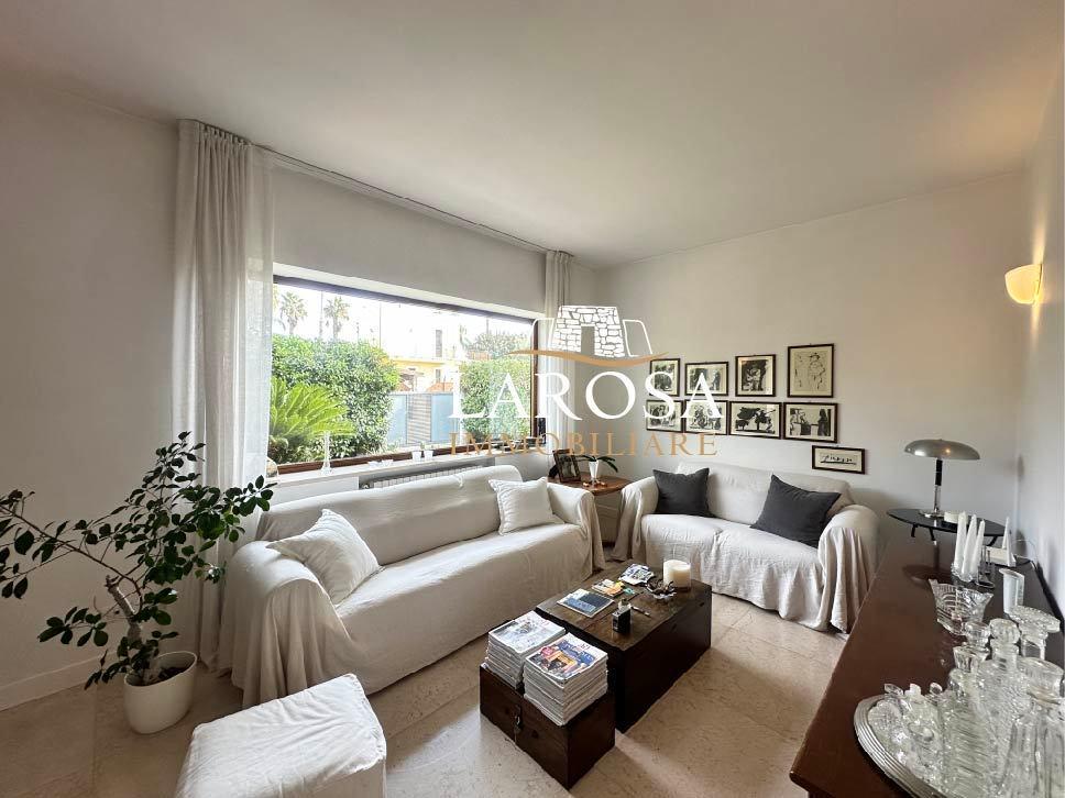 Вилла с 6 комнатами в Лечче, Италия № 234083