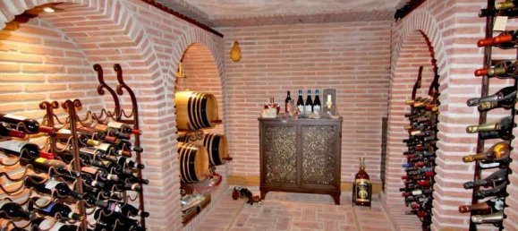 5 bedrooms Villa in Marbella, Spain No. 9907 6