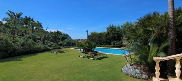 5 bedrooms Villa in Marbella, Spain No. 9907 10