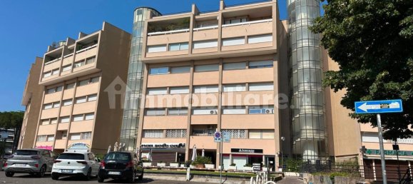 4 bedrooms Apartment in Rome, Italy No. 370203 10