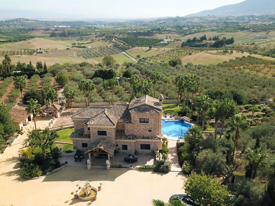 8 bedrooms House in Alhaurin de la Torre, Spain No. 270143