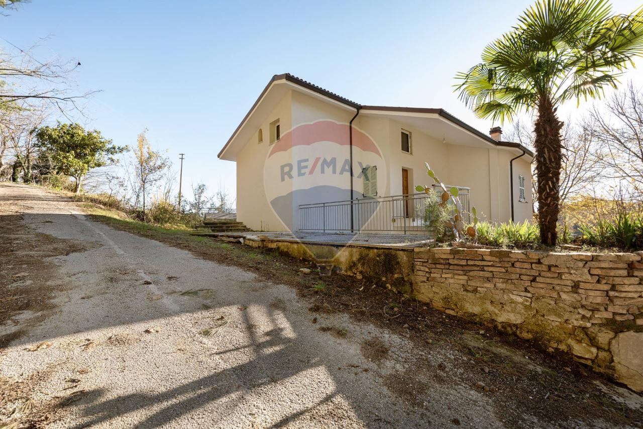 Дом с 9 комнатами в Поджо Сан Марчелло, Италия № 7561