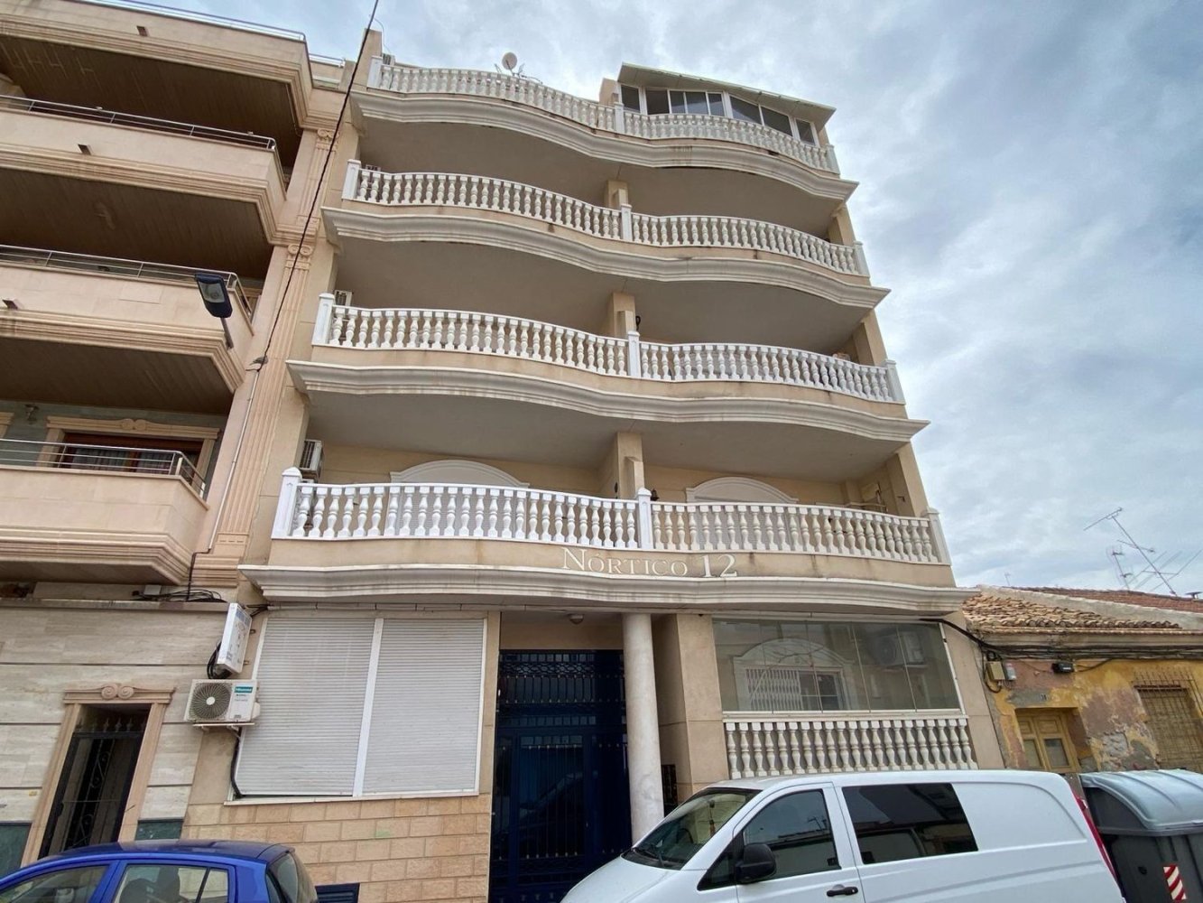 Apartamento de 2 dormitorios en Torrevieja, Spain No. 213258