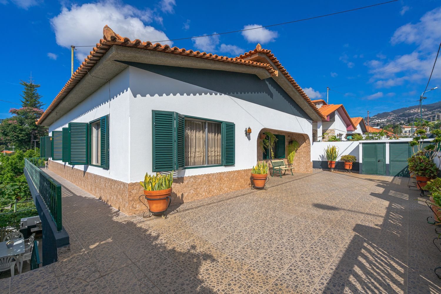 Дом с 8 спальнями в Фуншал, Португалия № 340394