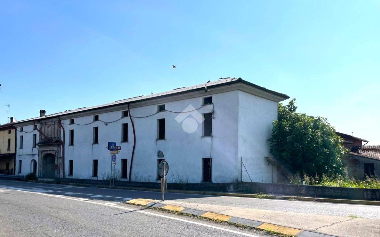 5 rooms Building in Pozzaglio ed Uniti, Italy No. 166853