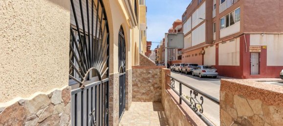 Apartamento de 2 dormitorios en Torrevieja, Spain No. 180295 3