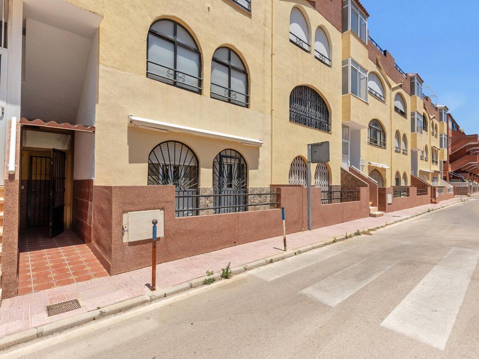 2 bedrooms Apartment in Torrevieja, Spain No. 180295