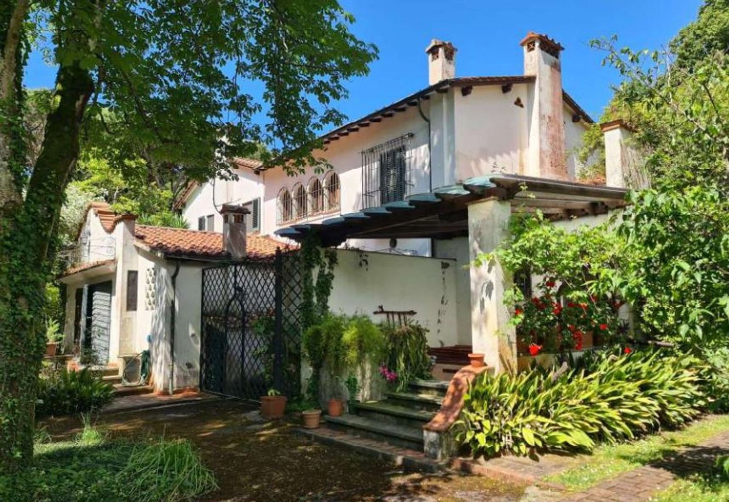 11 rooms Villa in Pietrasanta, Italy No. 197072