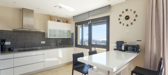 3 bedrooms Penthouse in Estepona, Spain No. 138368 7