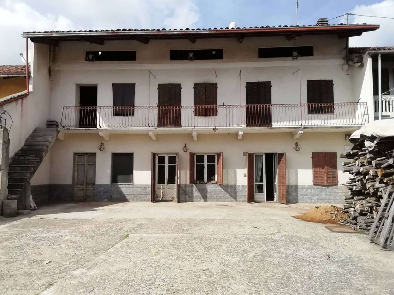 4 bedrooms House in San Giusto Canavese, Italy No. 143121