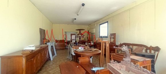 70m² Commercial property in Ponte San Nicolò, Italy No. 359218 3