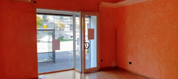  عقار تجاري في Milan, Italy 30متر مربع رقم 379208 2