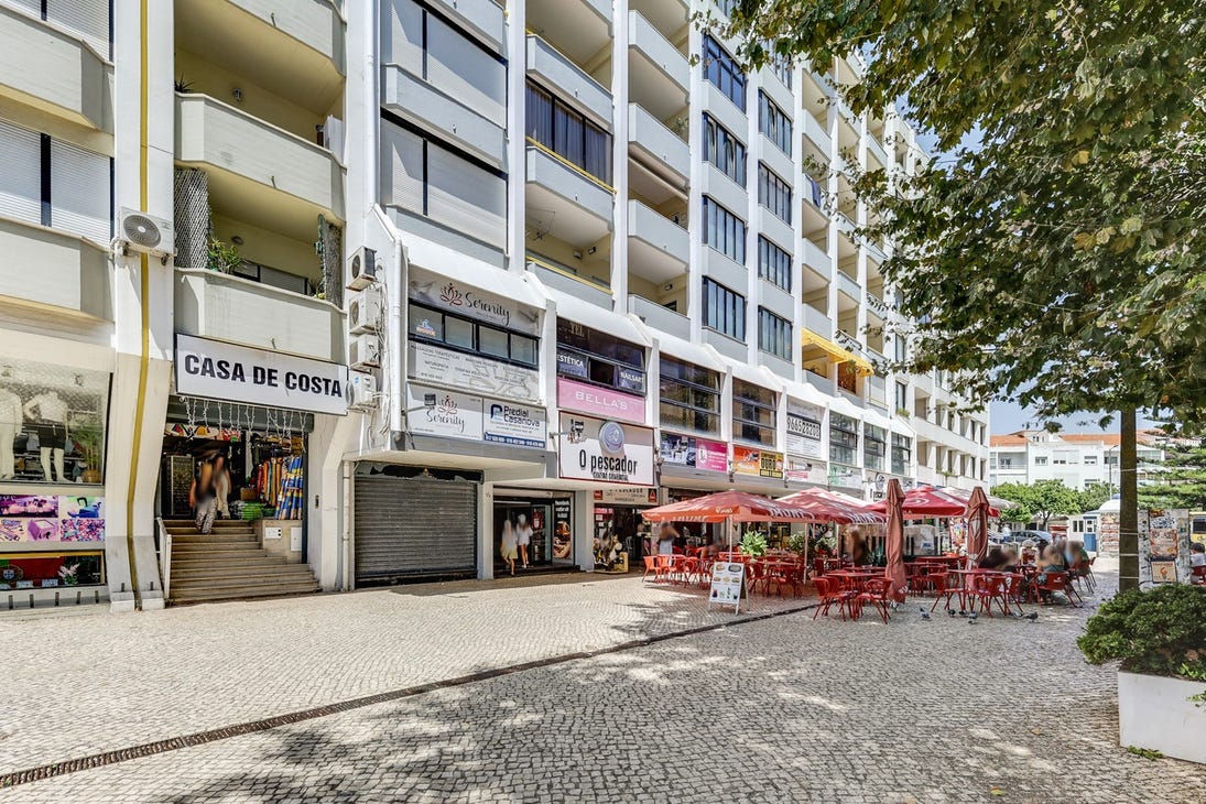 18m² Commercial property in Costa da Caparica, Portugal No. 265320