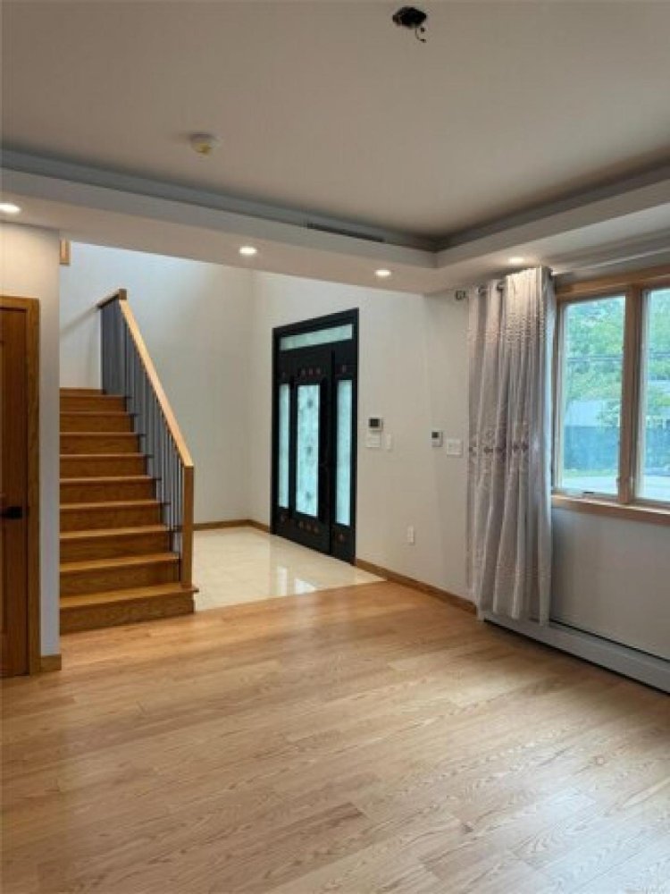 Casa de 3 dormitorios en Little Neck, USA No. 261383