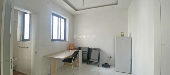 Пентхаус с 2 спальнями в Зуррик, Мальта № 8113 2