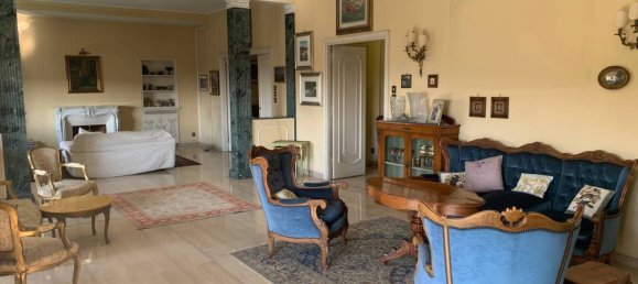 4 bedrooms Apartment in Rome, Italy No. 117570 18