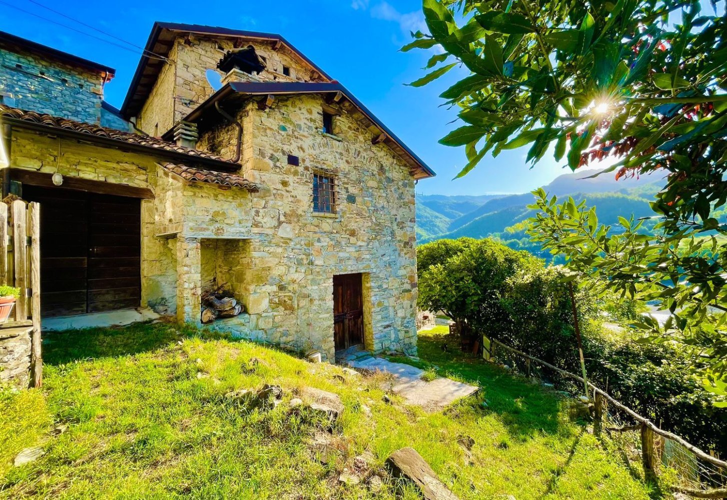 5 bedrooms House in Corte Brugnatella, Italy No. 340440