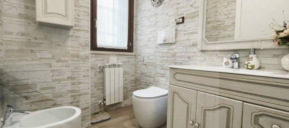 3 bedrooms Apartment in Rome, Italy No. 19919 24