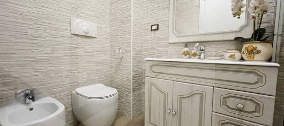 3 bedrooms Apartment in Rome, Italy No. 19919 19