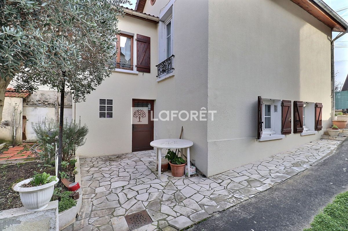 3 bedrooms House in Vitry-sur-Seine, France No. 138570