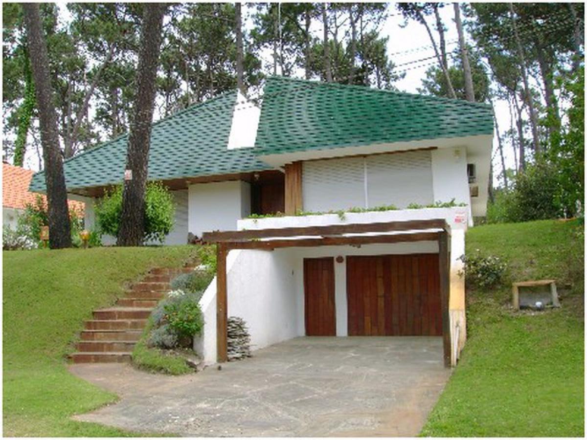 3 bedrooms House in Maldonado, Uruguay No. 8149