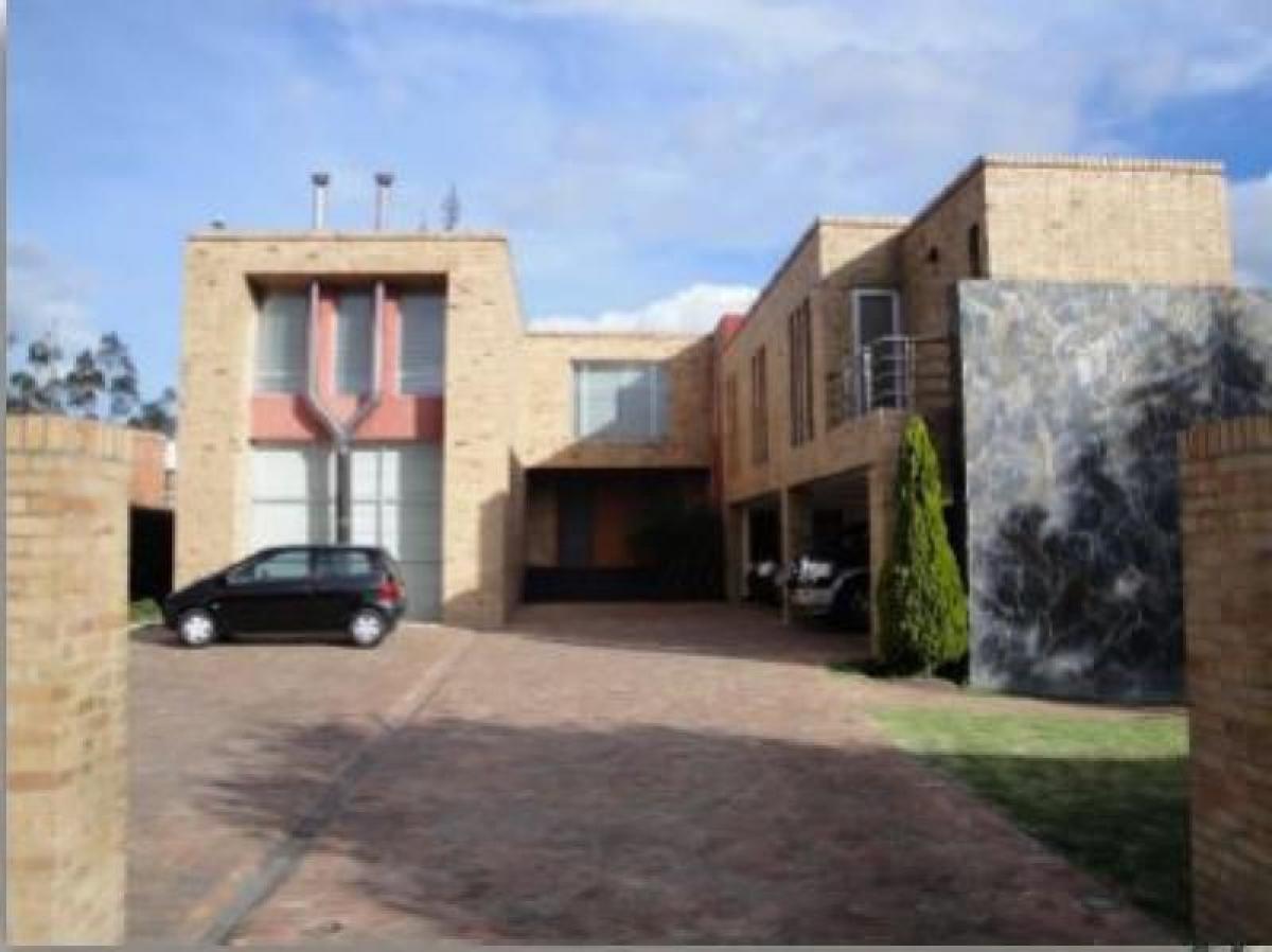 Casa de 4 dormitorios en Cundinamarca, Colombia No. 4790